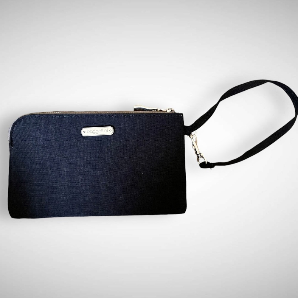 BAGGALLINI Black RFID Zipper Closure Wristlet | EUC‎